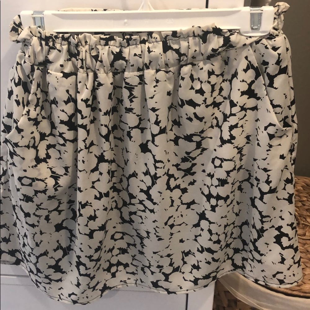 Skirt w pockets!